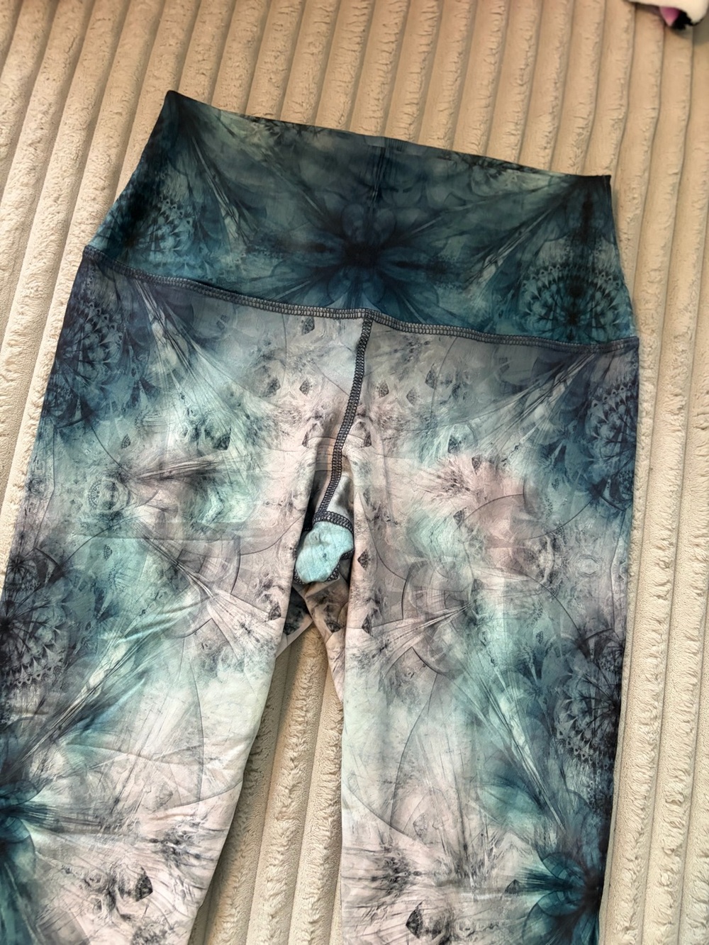 EUC L evolution and creation tie dye leggings
